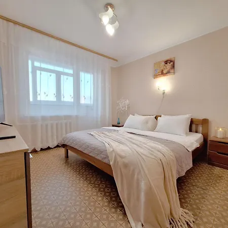 Alex Apartments: Balcony Rooms with Business-Friendly 24/7 Self Check-In Poltava Exterior photo