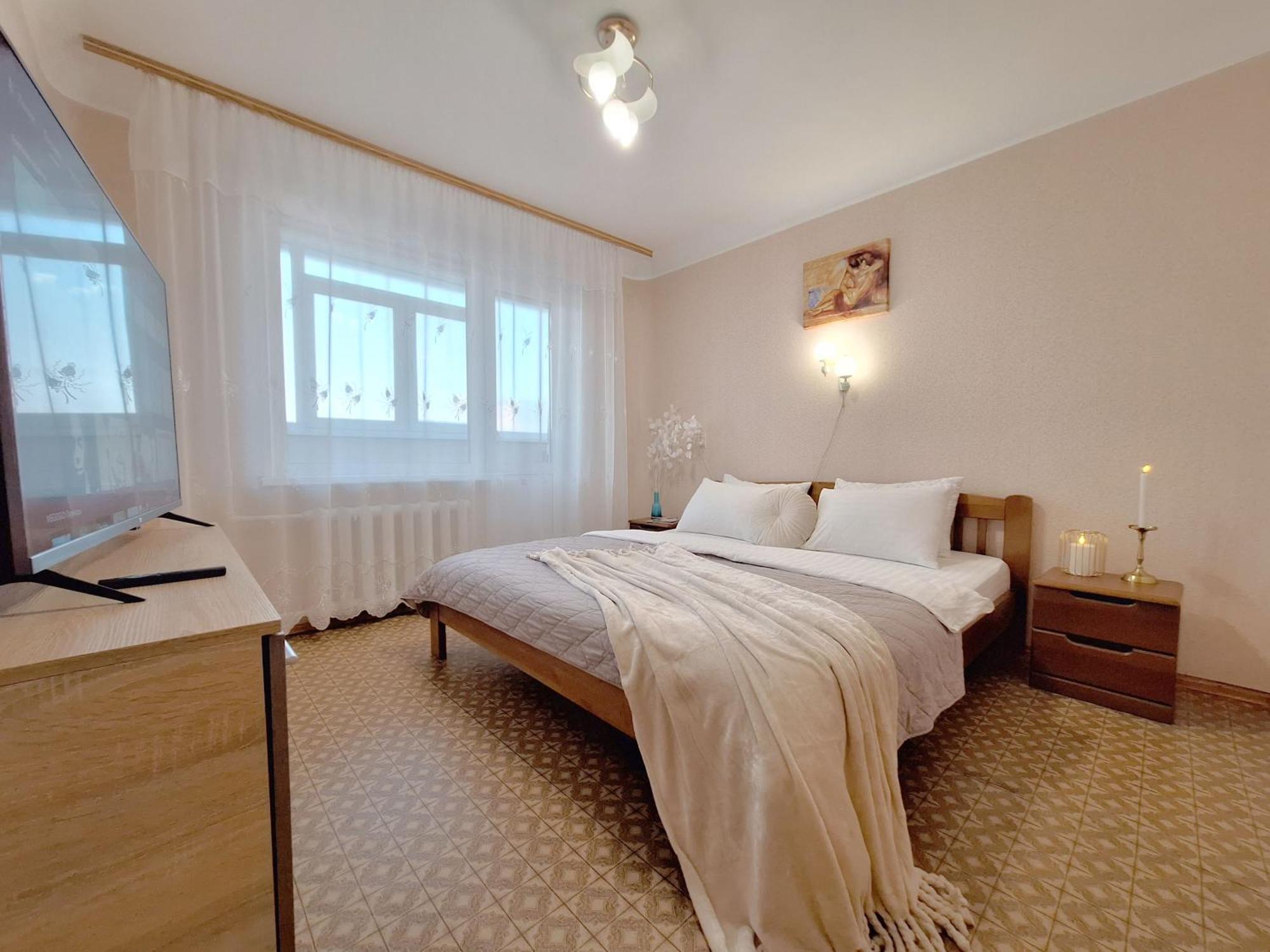 Alex Apartments: Balcony With Business-friendly 24/7 Self Check-in Apartment *