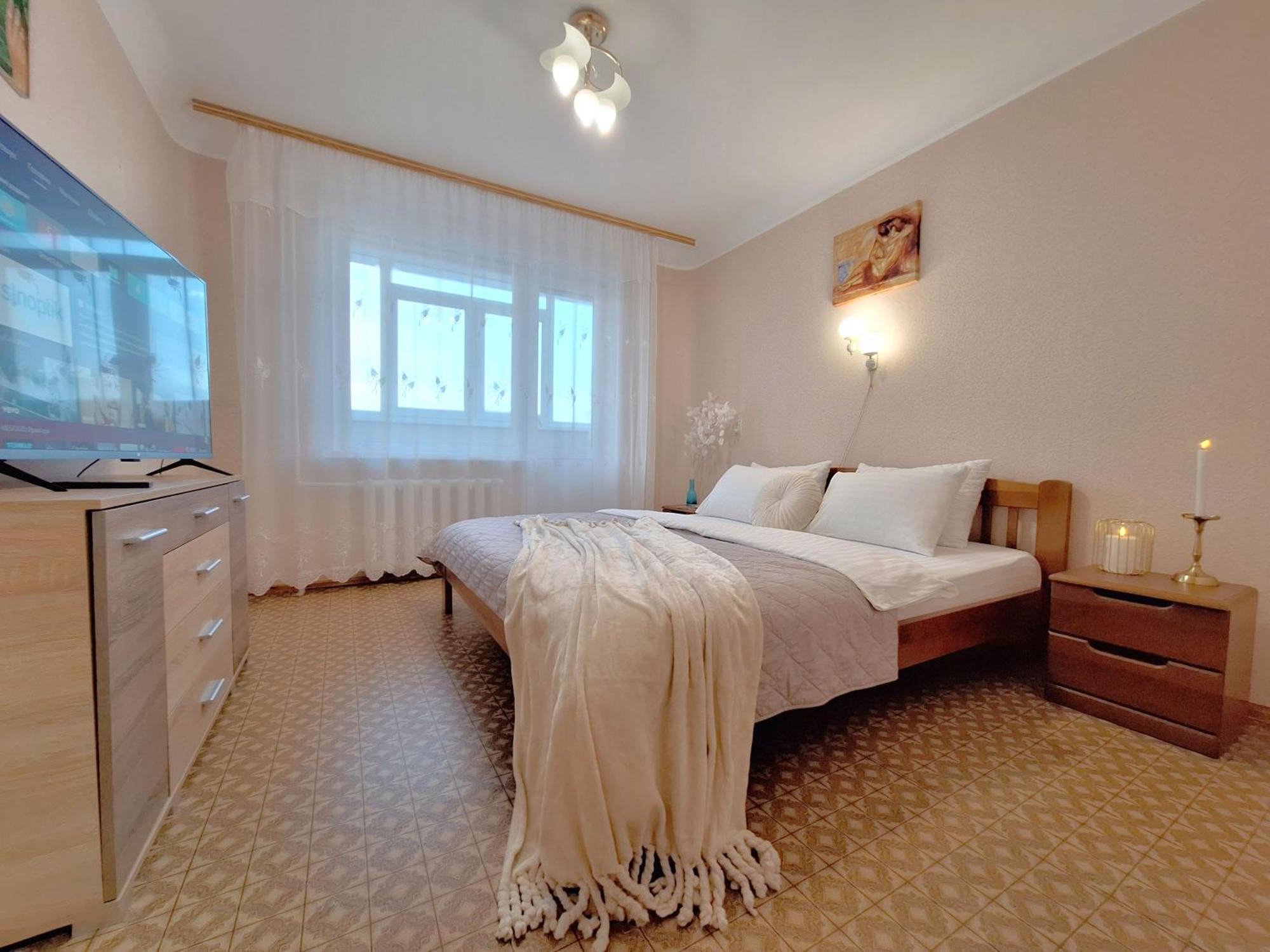 Alex Apartments: Balcony With Business-friendly 24/7 Self Check-in Poltava