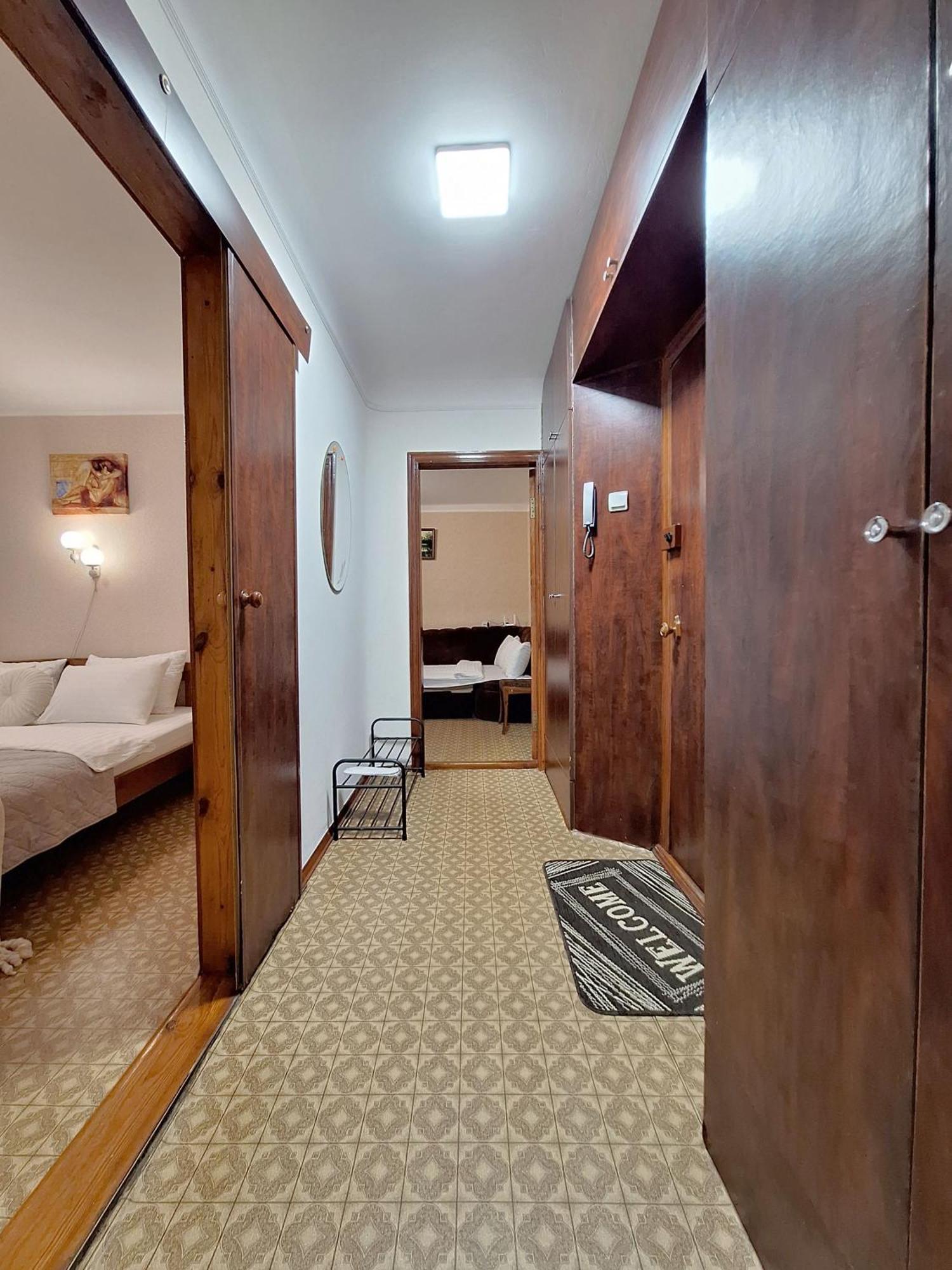 Alex Apartments: Balcony With Business-friendly 24/7 Self Check-in Apartment Poltava