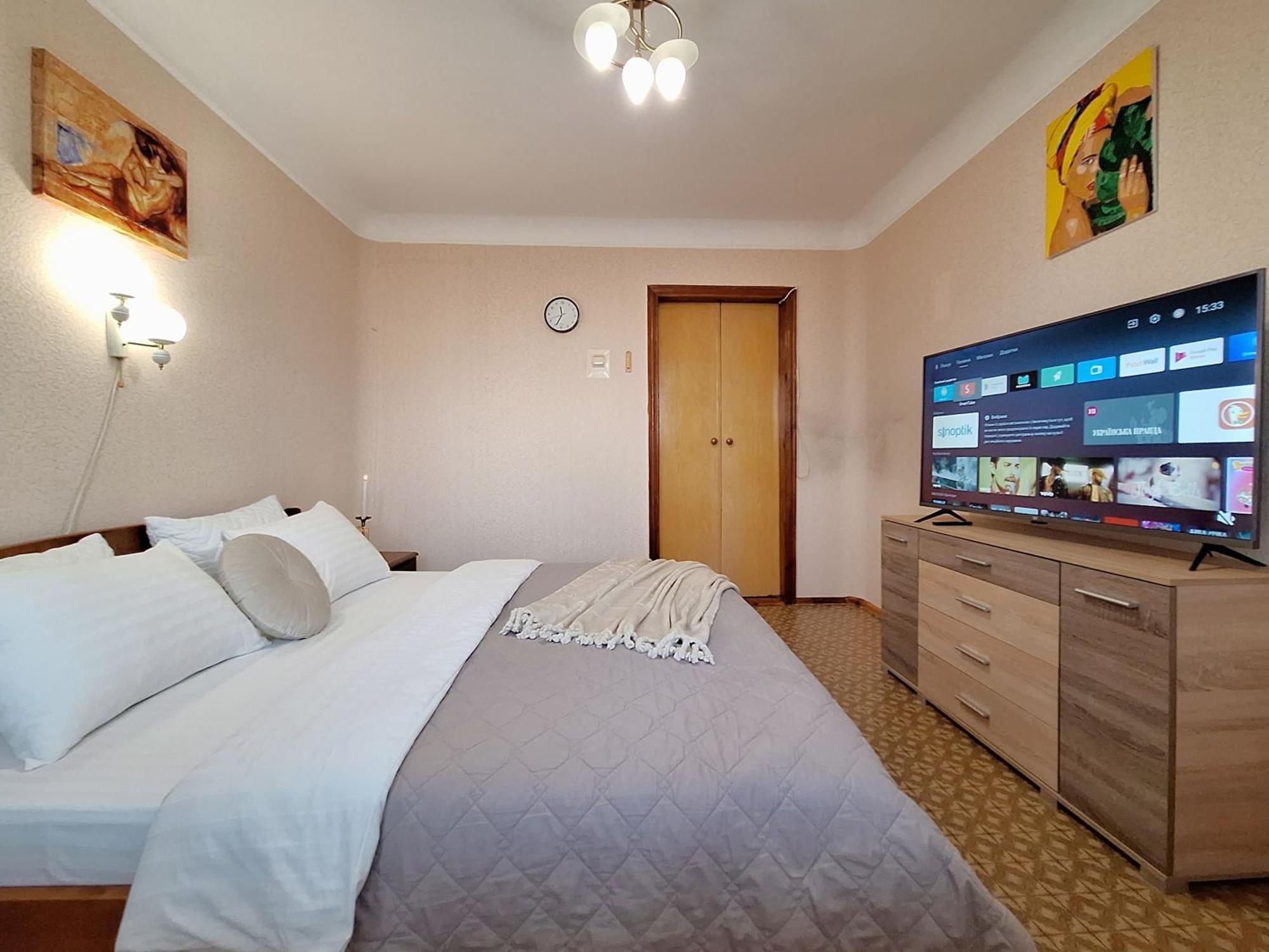 Alex Apartments: Balcony With Business-friendly 24/7 Self Check-in *