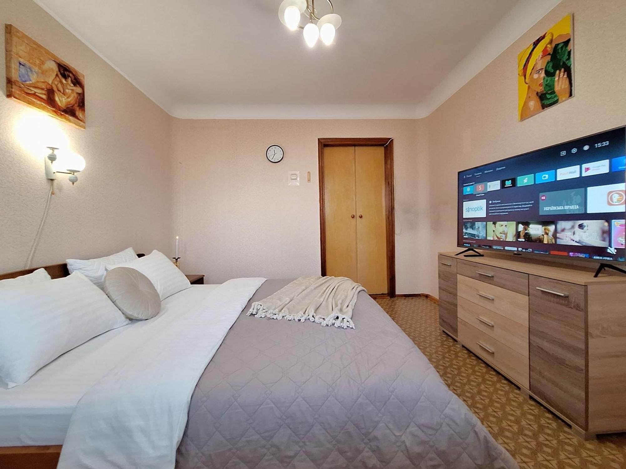 Alex Apartments: Balcony With Business-friendly 24/7 Self Check-in Poltava