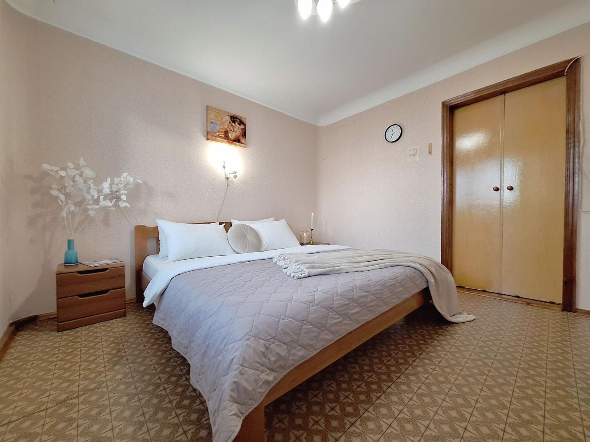Apartment Alex Apartments: Balcony With Business-friendly 24/7 Self Check-in *