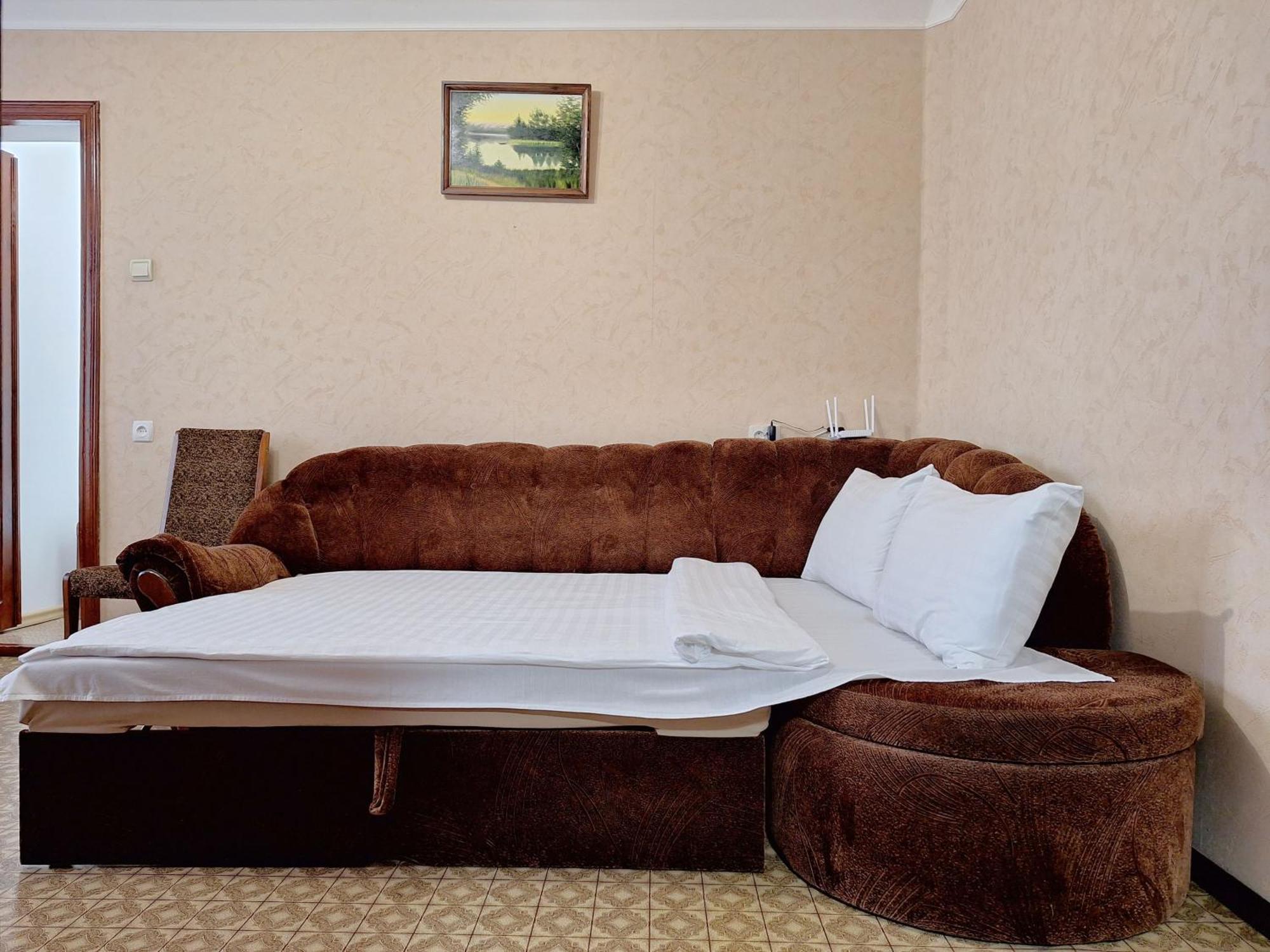 Alex Apartments: Balcony With Business-friendly 24/7 Self Check-in *