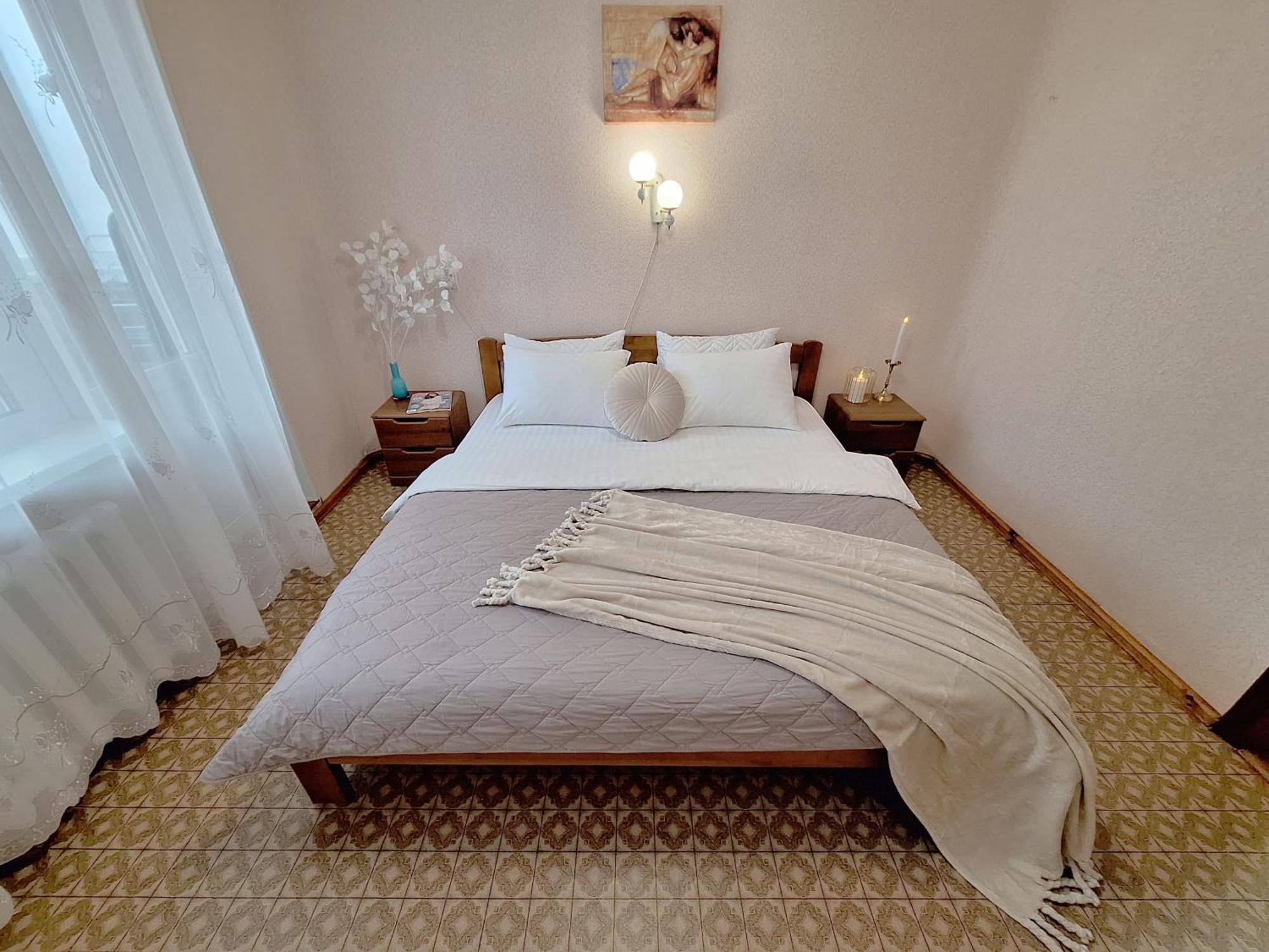 Alex Apartments: Balcony With Business-friendly 24/7 Self Check-in